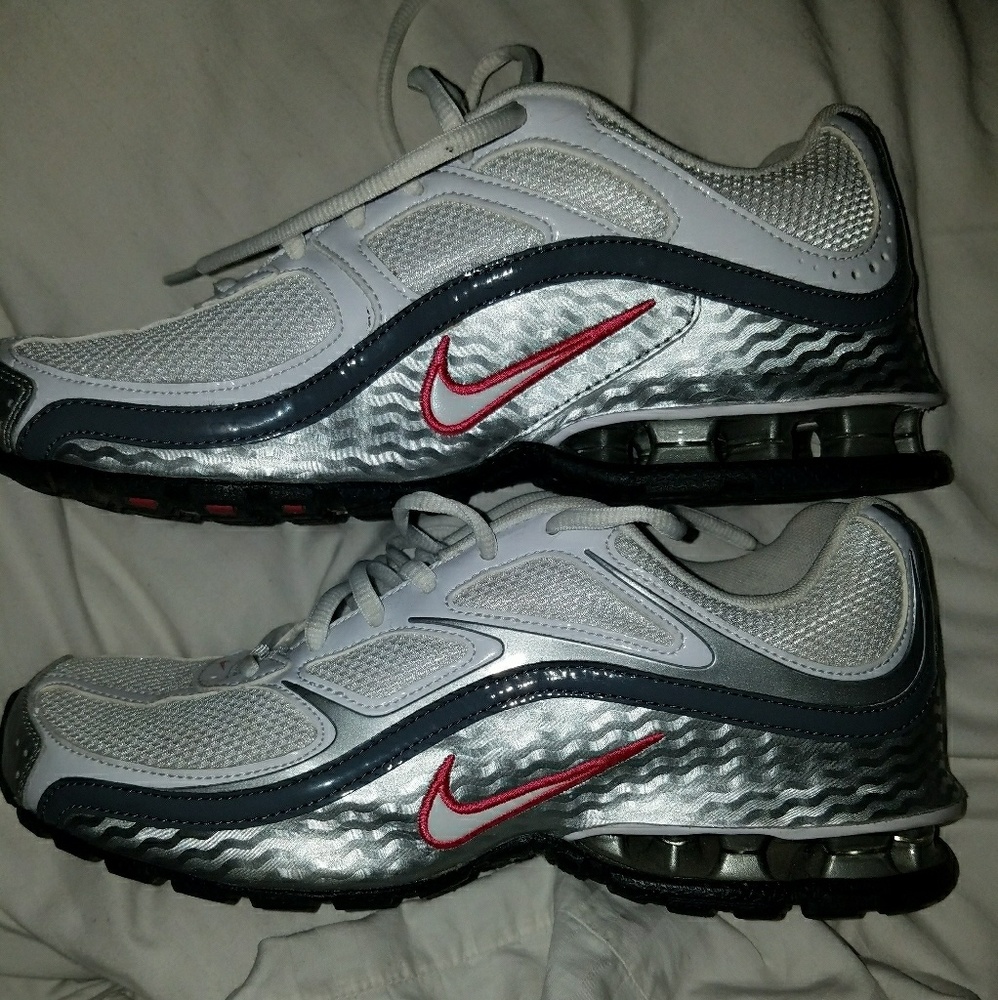 Nike Reax ladies tennis shoes